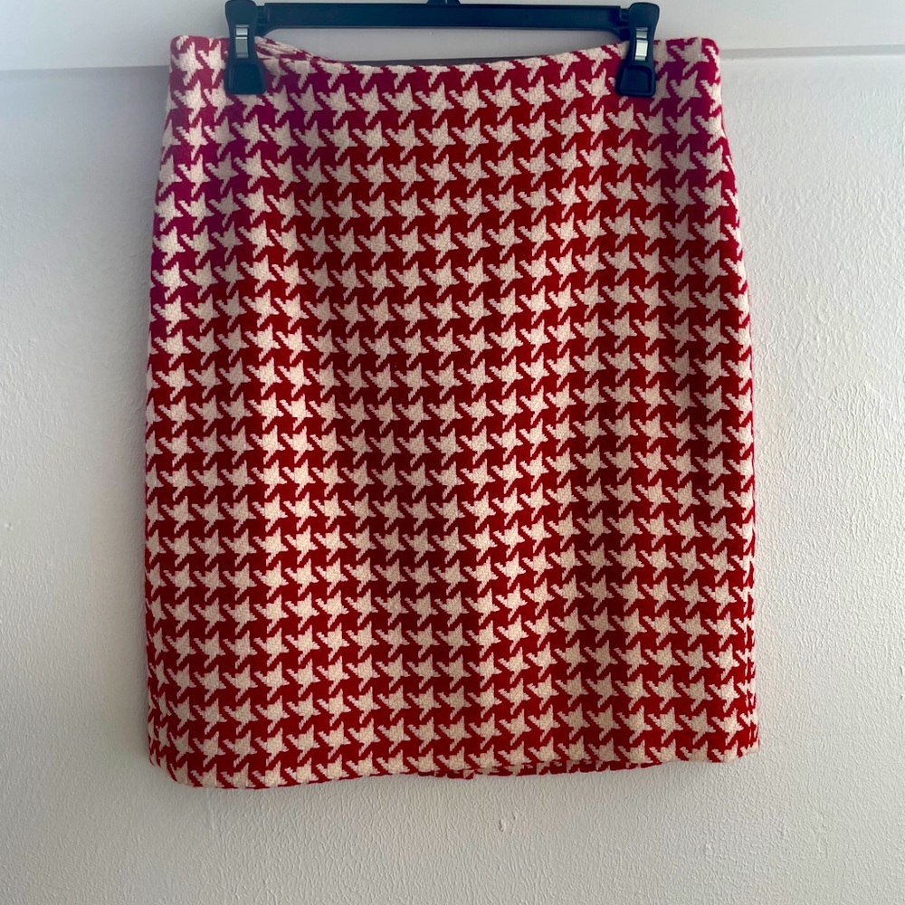 Houndstooth pencil skirt